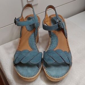 b.o.c. Blue Leather Wedge Platform Sandals women size 8 Lightly worn
